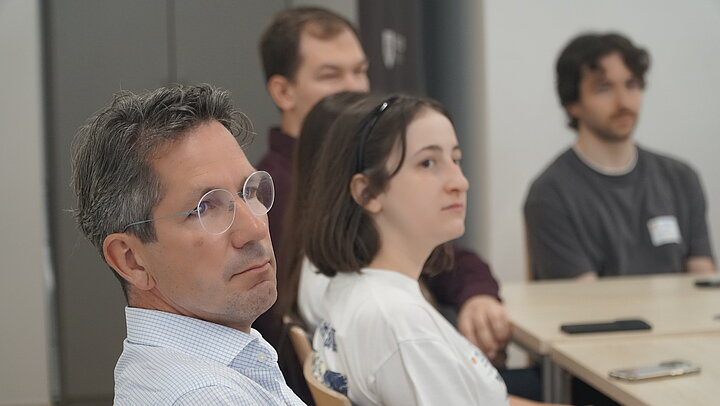 studenci i przedstawiciele Shell