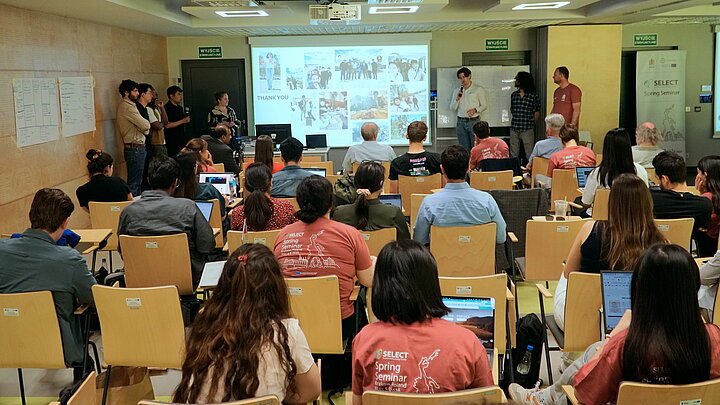 sala Select Seminar i studenci w podkoszulkach festiwalowych