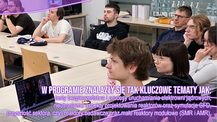 studenci słuchają wykłąd