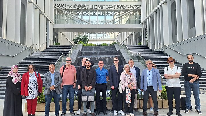 grupowe zdjęcie przy UEMF