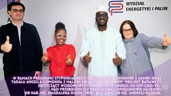 ludzie z różnych krajów szczęśliwe stoją i pokazują znak super