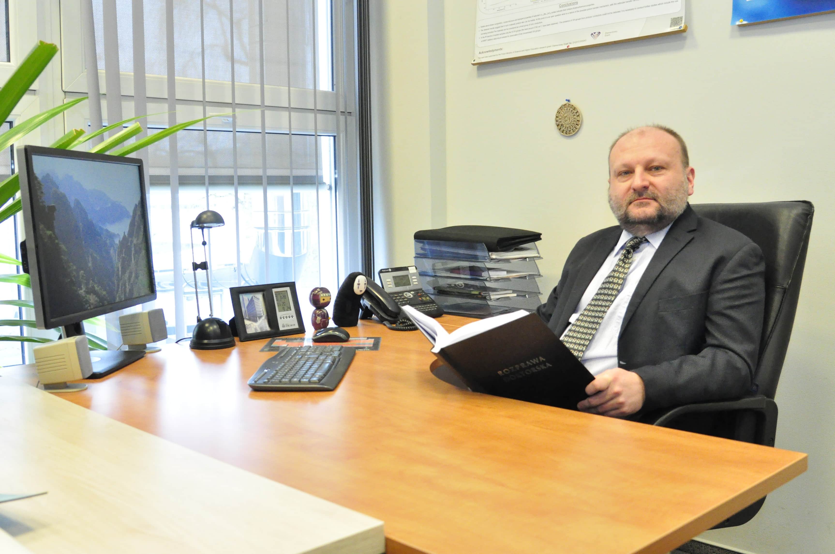 prof. dr hab. inż. Konrad Świerczek